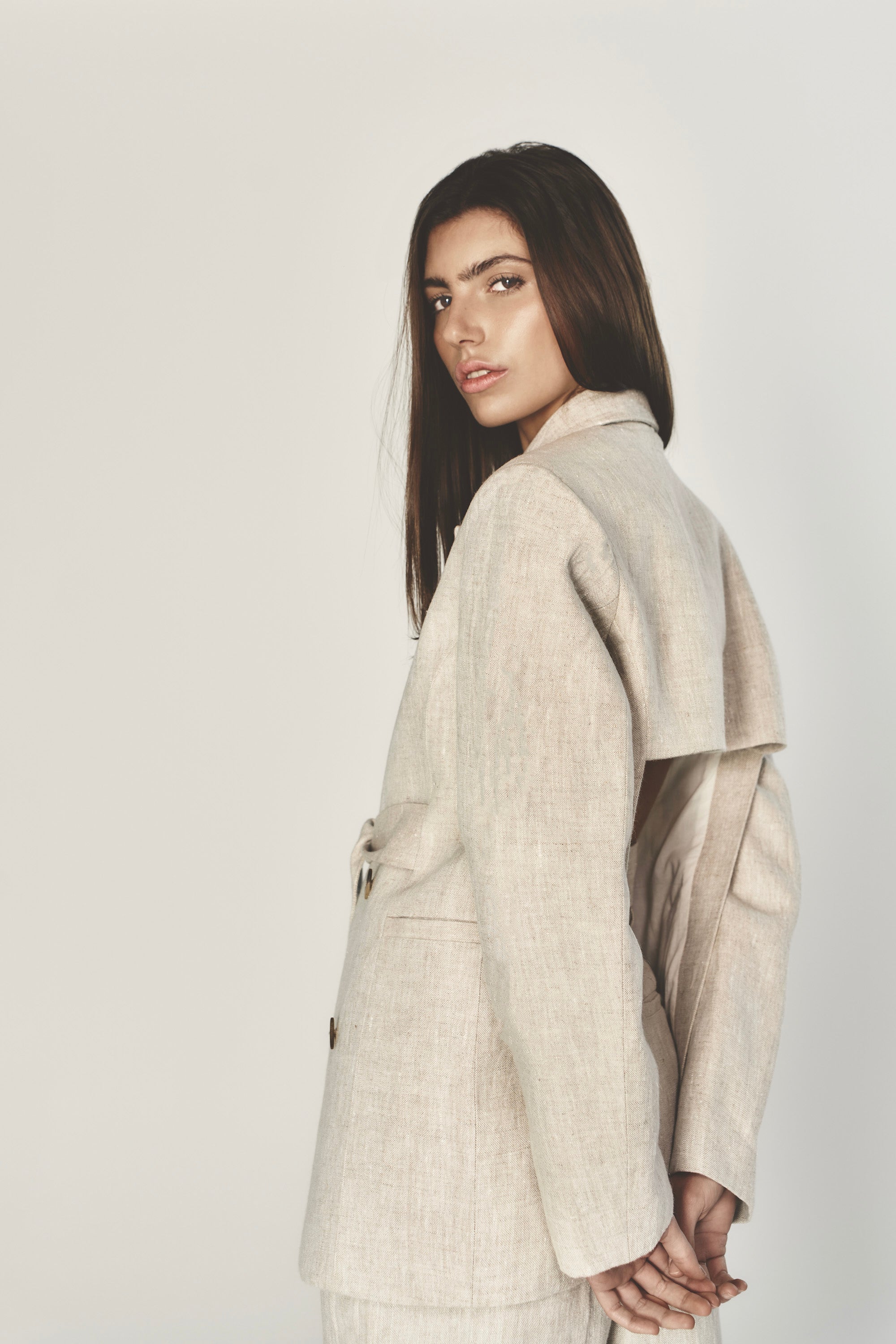 She is Remarkable linen open back blazer