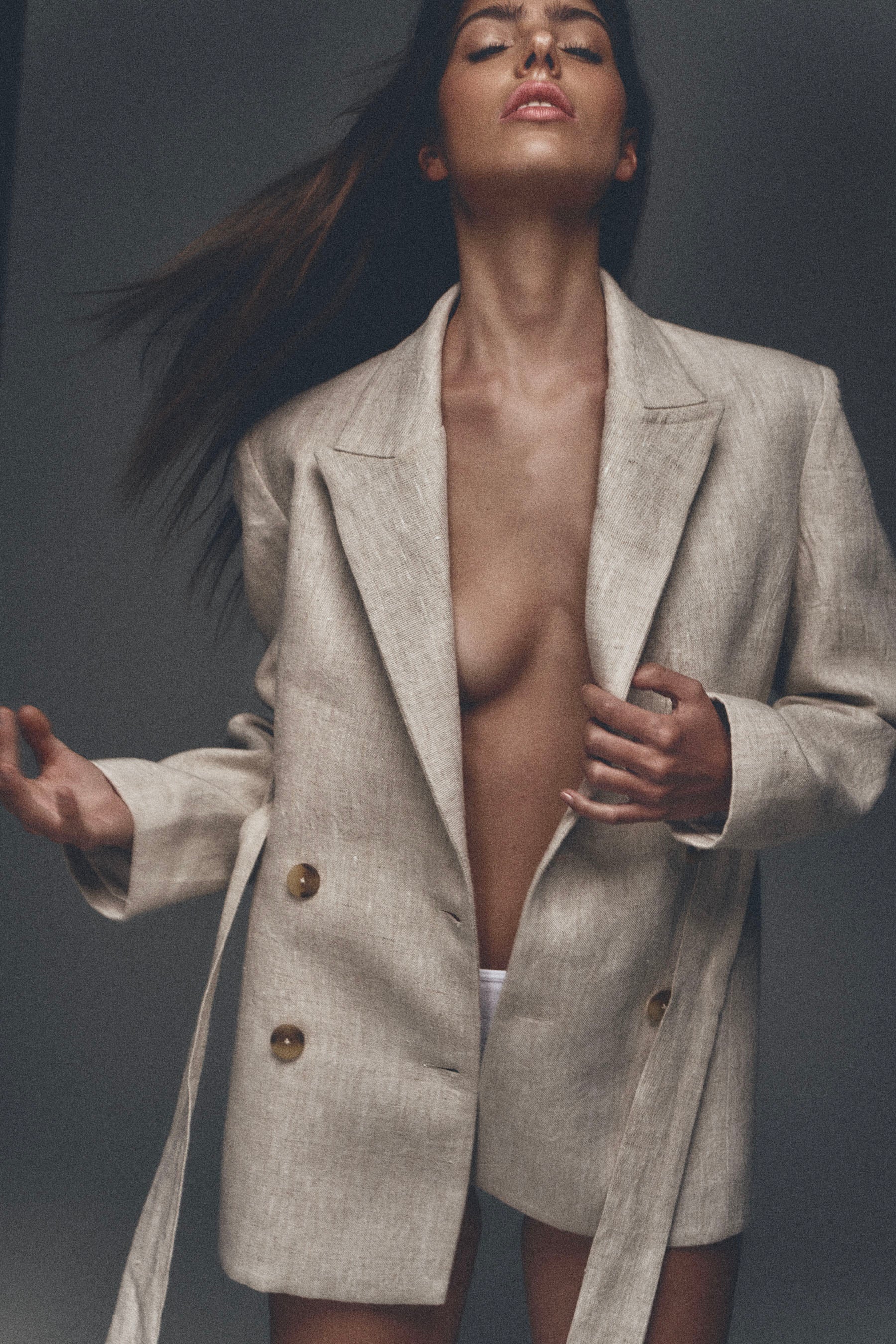 She is Remarkable linen open back blazer